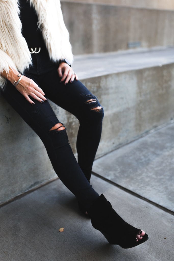 Dallas Style Blogger, Black Ripped Jeans, Vince Camuto Suede Booties