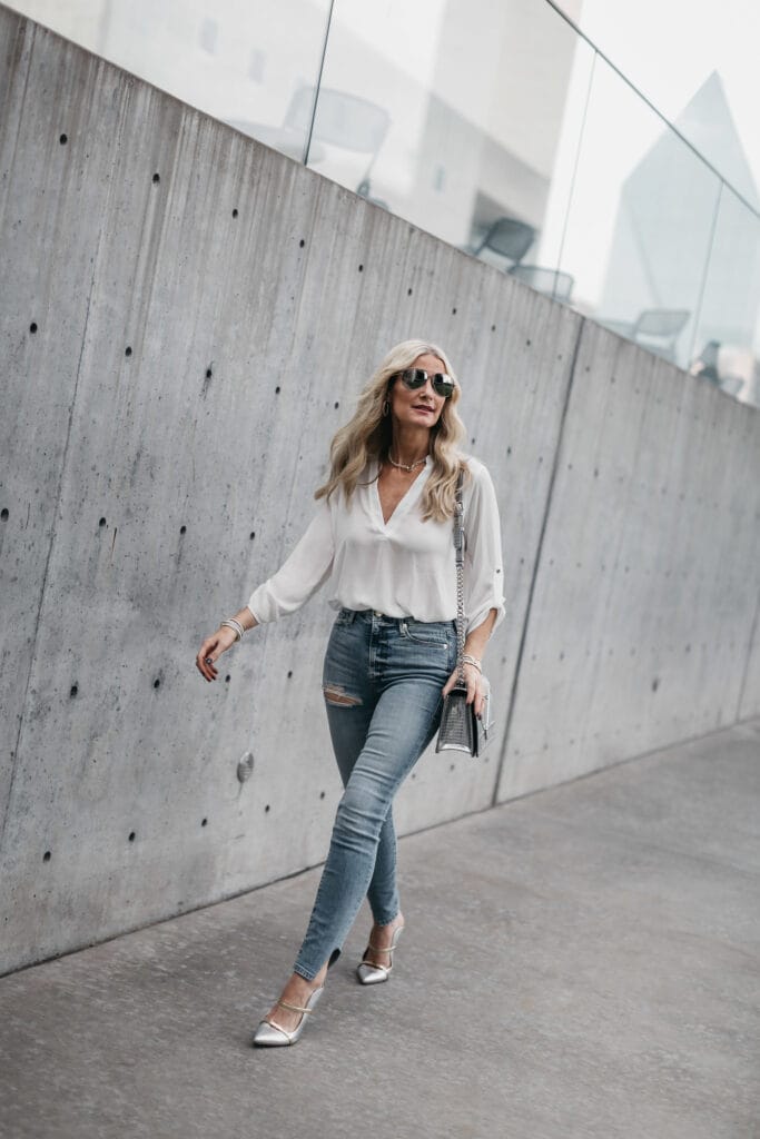 Dallas fashion blogger wearing Good American Jeans
