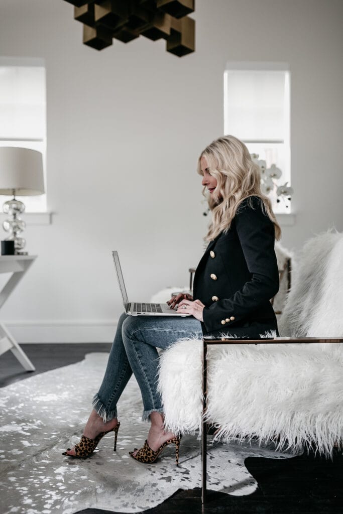 blogger home office - so heather fashion blogger