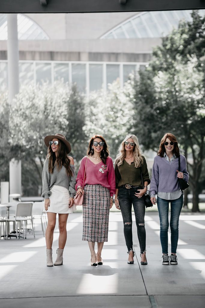 Dallas bloggers wearing v neck sweater 