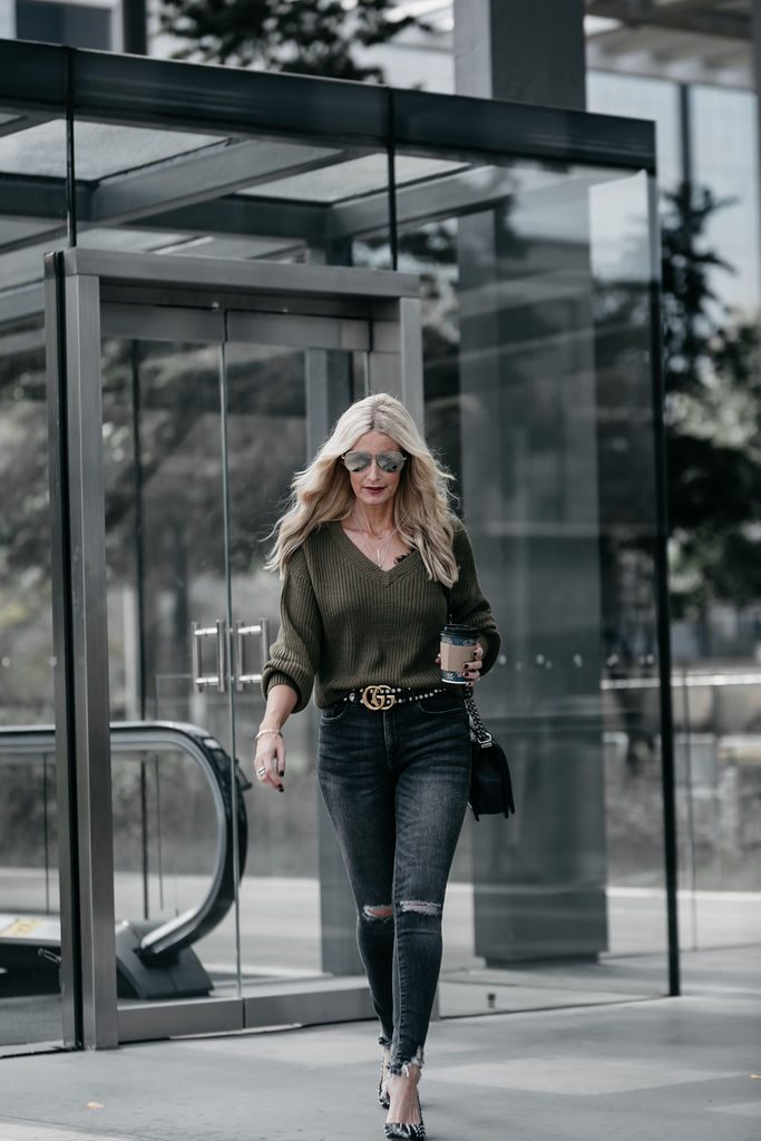 Dallas style blogger wearing a v neck sweater 