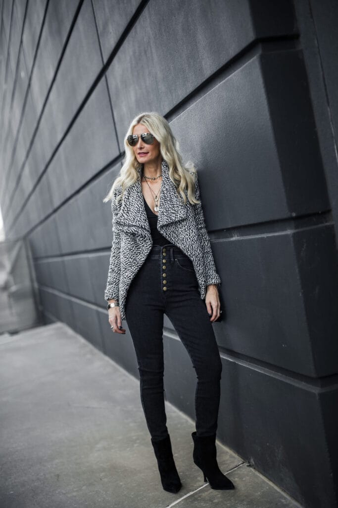 MOTHER JEANS WEARING A SIZE 25