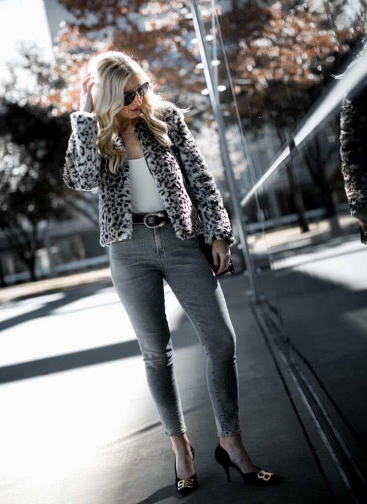 How to style gray skinny jeans
