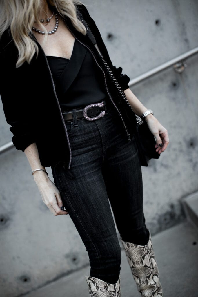 Dallas blogger wearing Rag and Bone jeans and Gucci belt