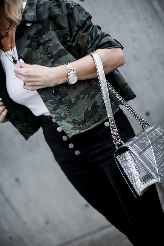 Dallas fashion blogger wearing camo jacket and J Brand black skinny jeans