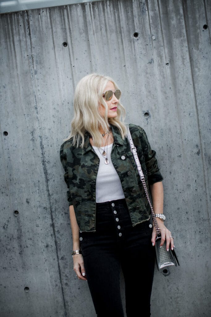 How to wear black skinny jeans over age 40