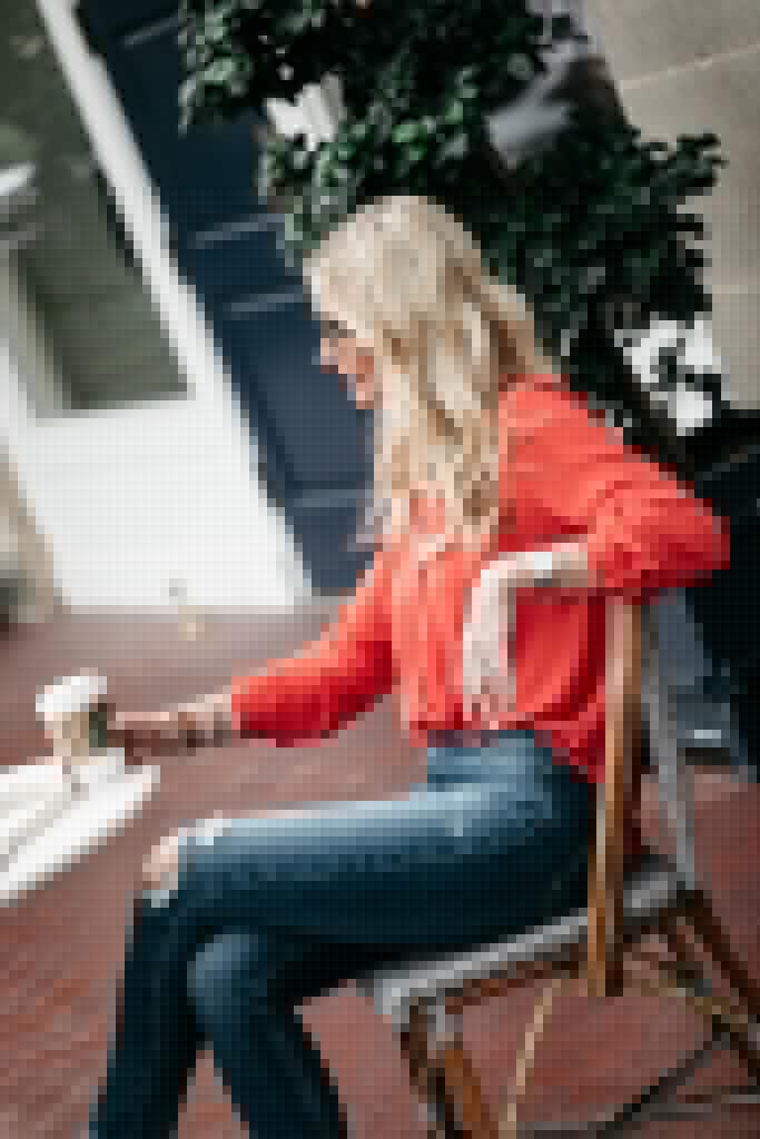 How to wear a coral top