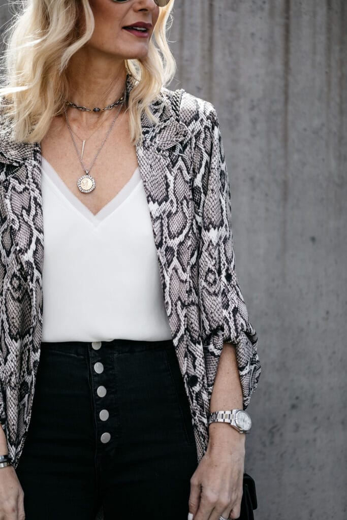 How to wear snake print 