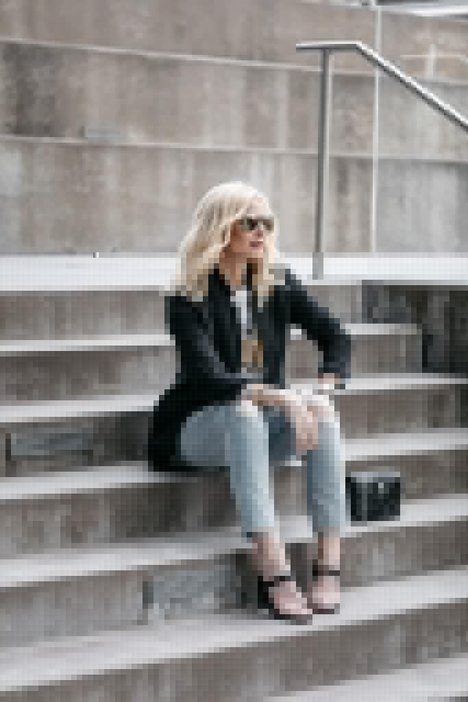 Dallas blogger wearing a black blazer, graphic tee and ripped jeans