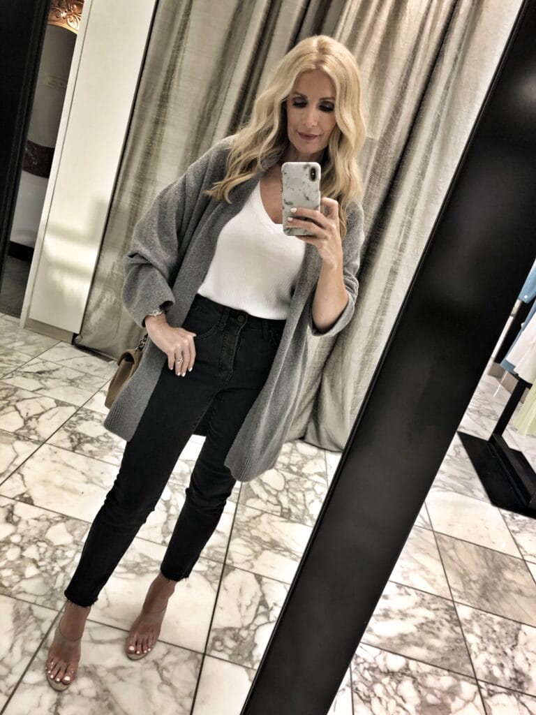 Dallas blogger wearing a Vince Cardigan and black skinny jeans
