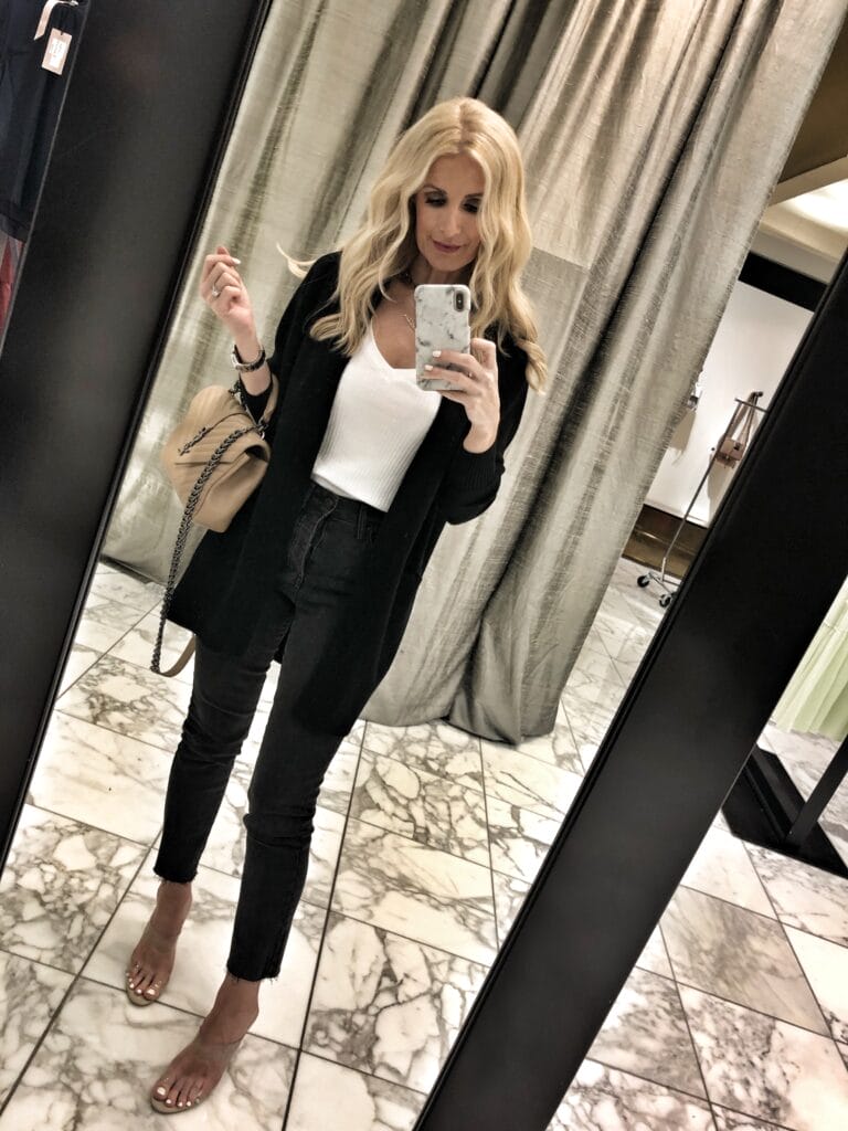 Dallas influencer wearing Something Navy skinny jeans