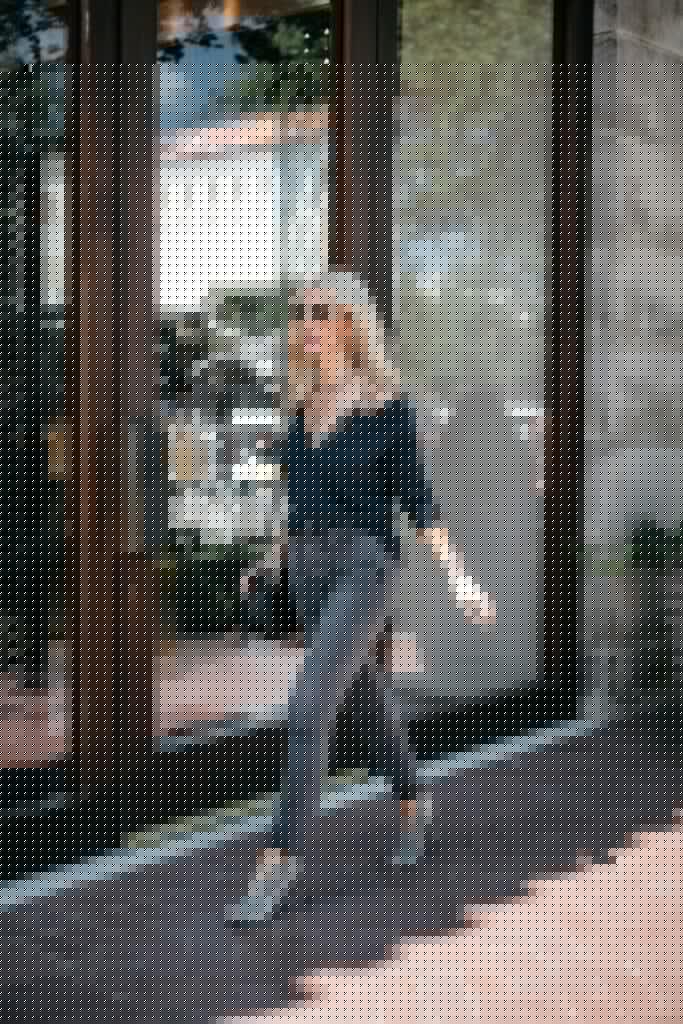 How to style gray skinny jeans