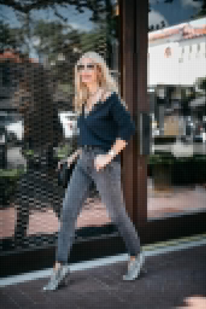 Dallas fashion blogger wearing Agolde jeans