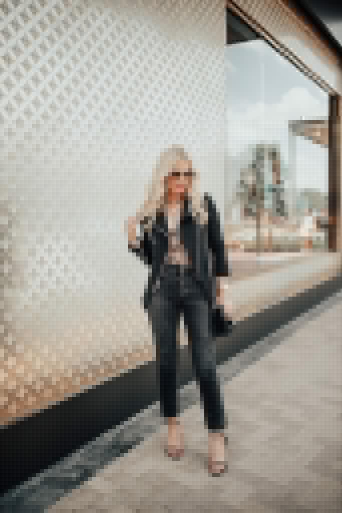 Dallas blogger wearing Agolde jeans and a Veronica Beard blazer