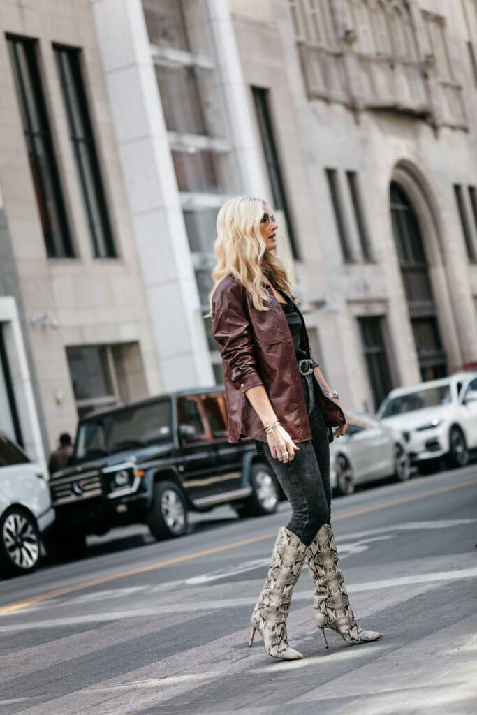 Dallas influencer wearing a Who What Wear faux leather shirt jacket