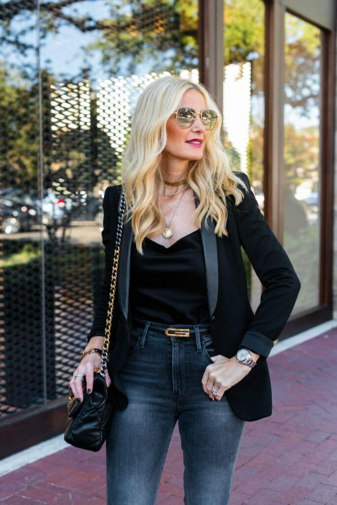 Fashion blogger wearing a black blazer