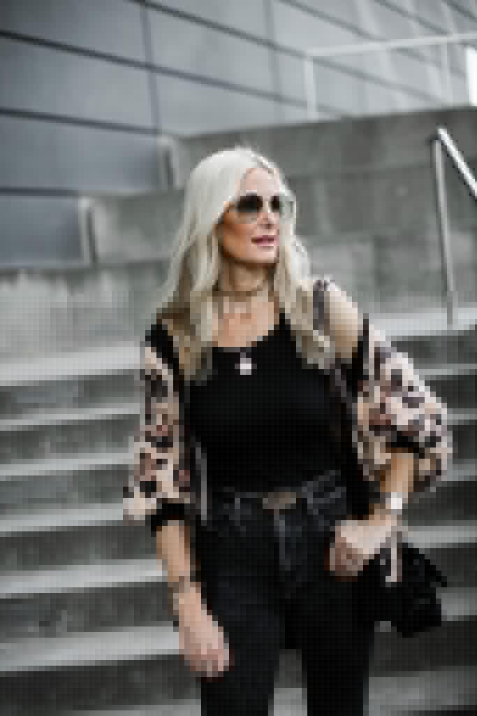 Dallas Blogger Wearing A Leopard Cardigan and Frame Denim