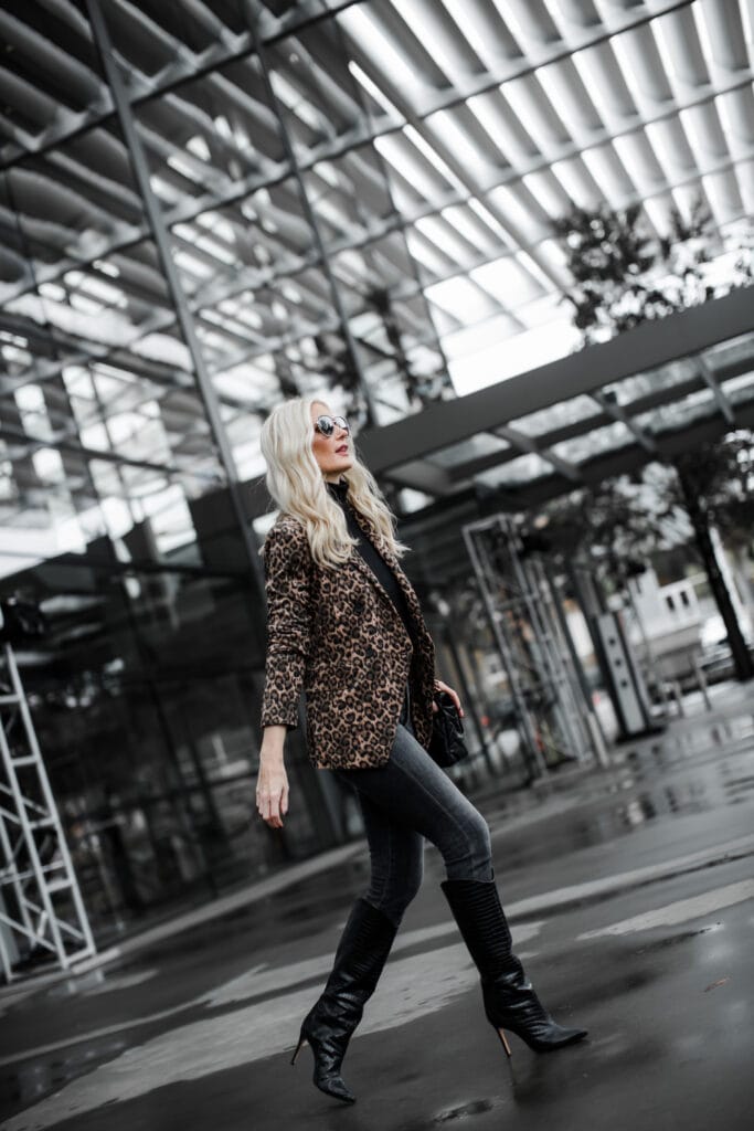 Dallas fashion blogger wearing an under $100 blazer and black skinny jeans