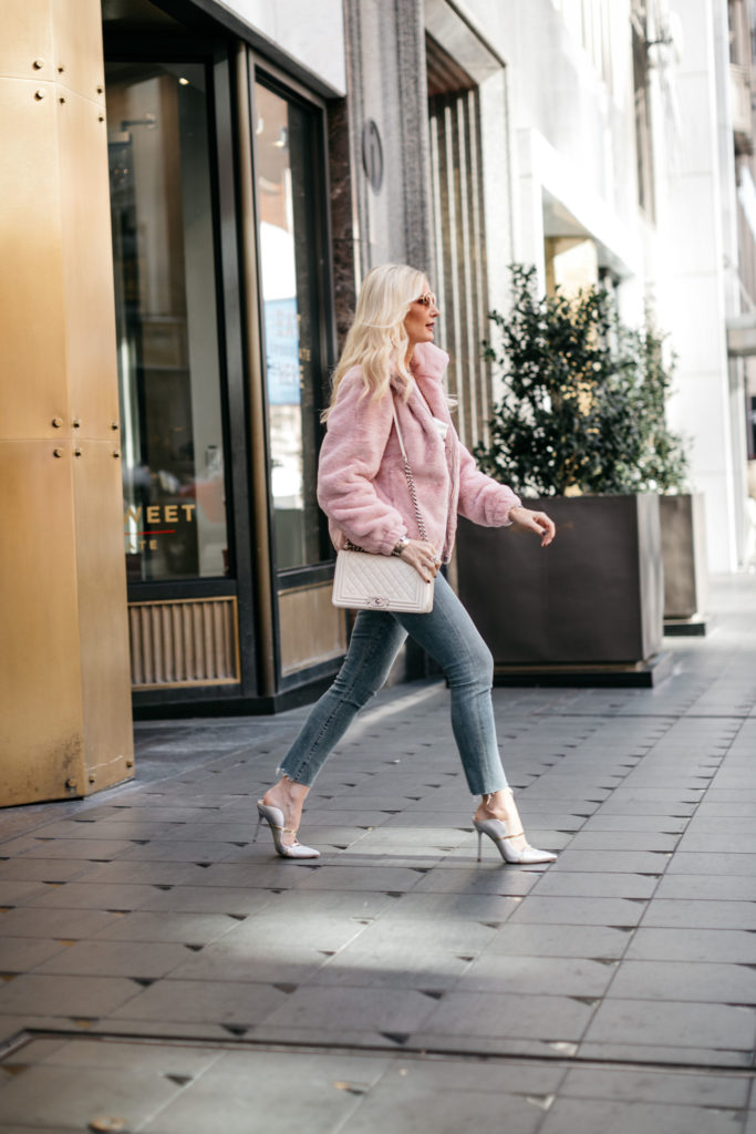 Dallas style blogger wearing a faux fur jacket and heels