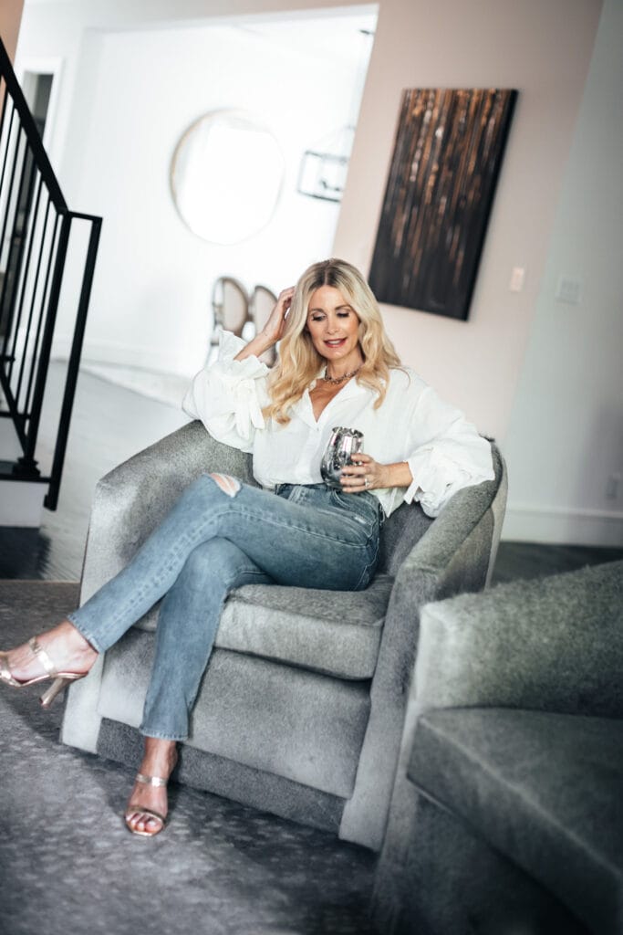 Style blogger wearing gold heels and jeans