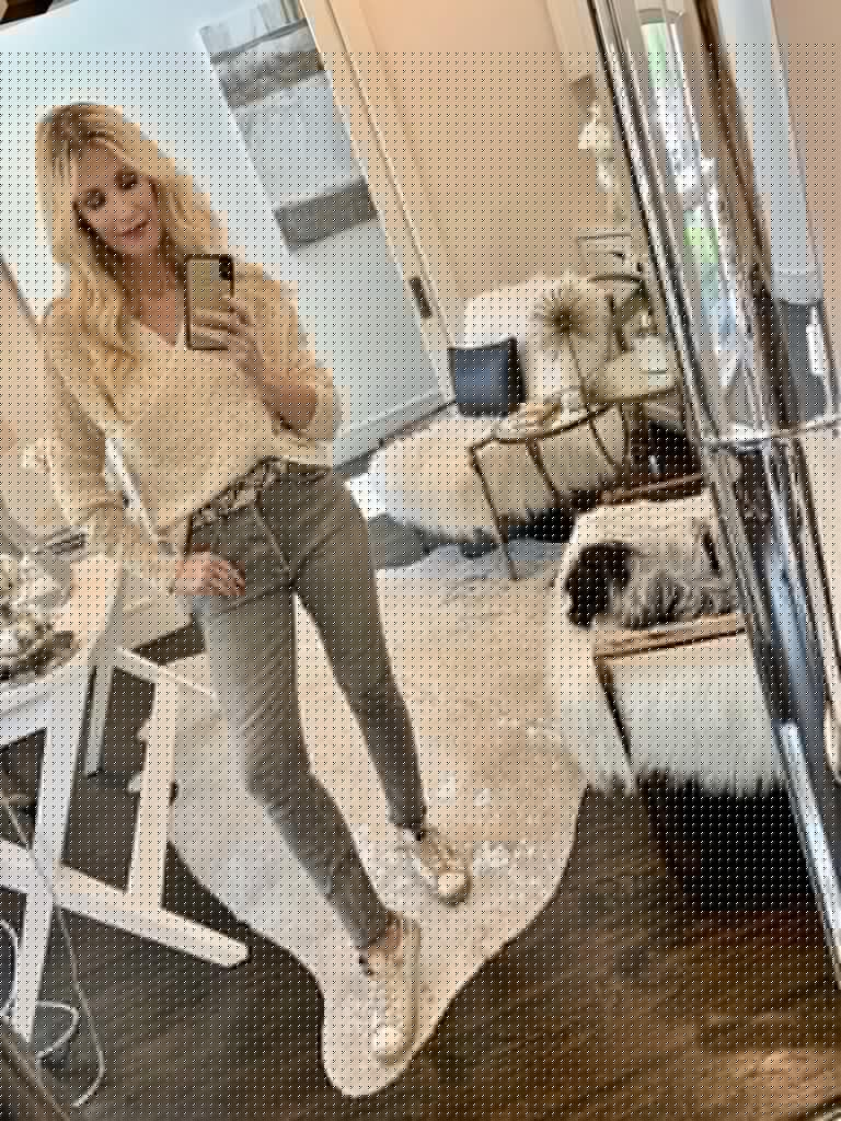 Dallas style blogger wearing a comfy sweater and denim 