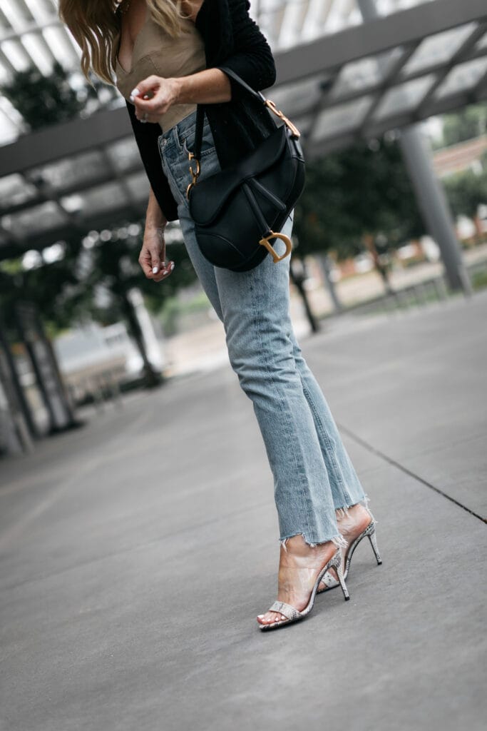 Dallas blogger wearing agolde jeans and snakeskin heels