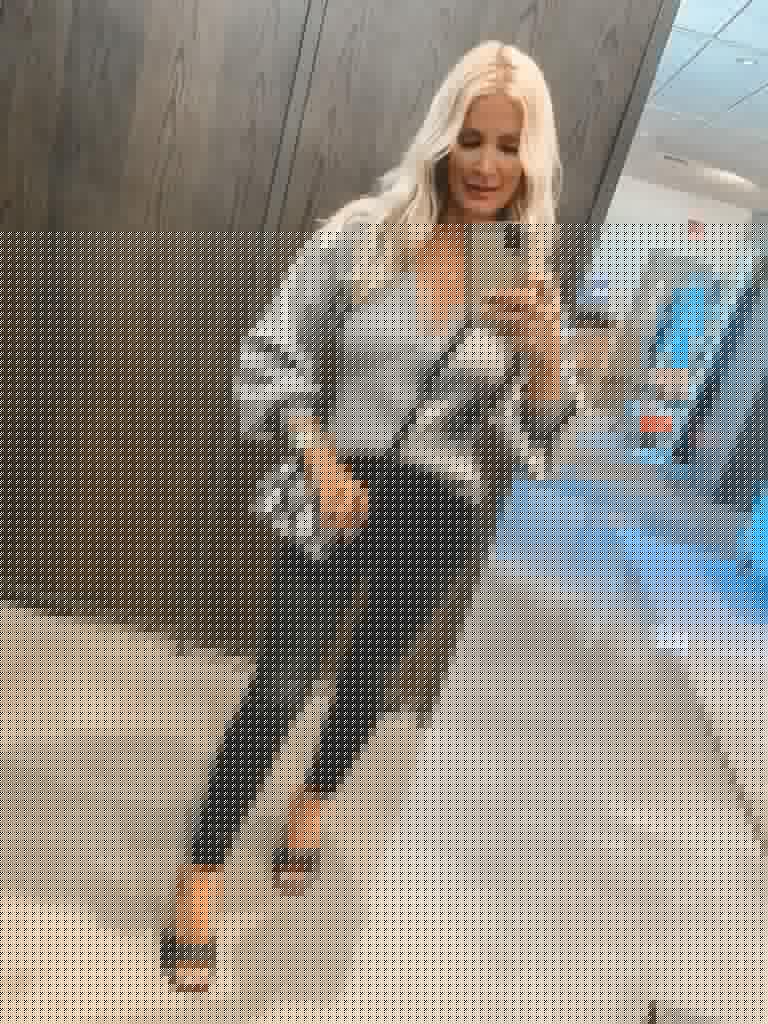 Dallas fashion blogger wearing a grey sweater and black denim