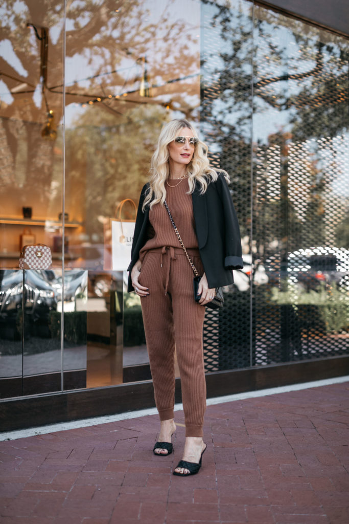Dallas fashion blogger wearing a cozy cashmere elevated loungewear set for fall and Thanksgiving