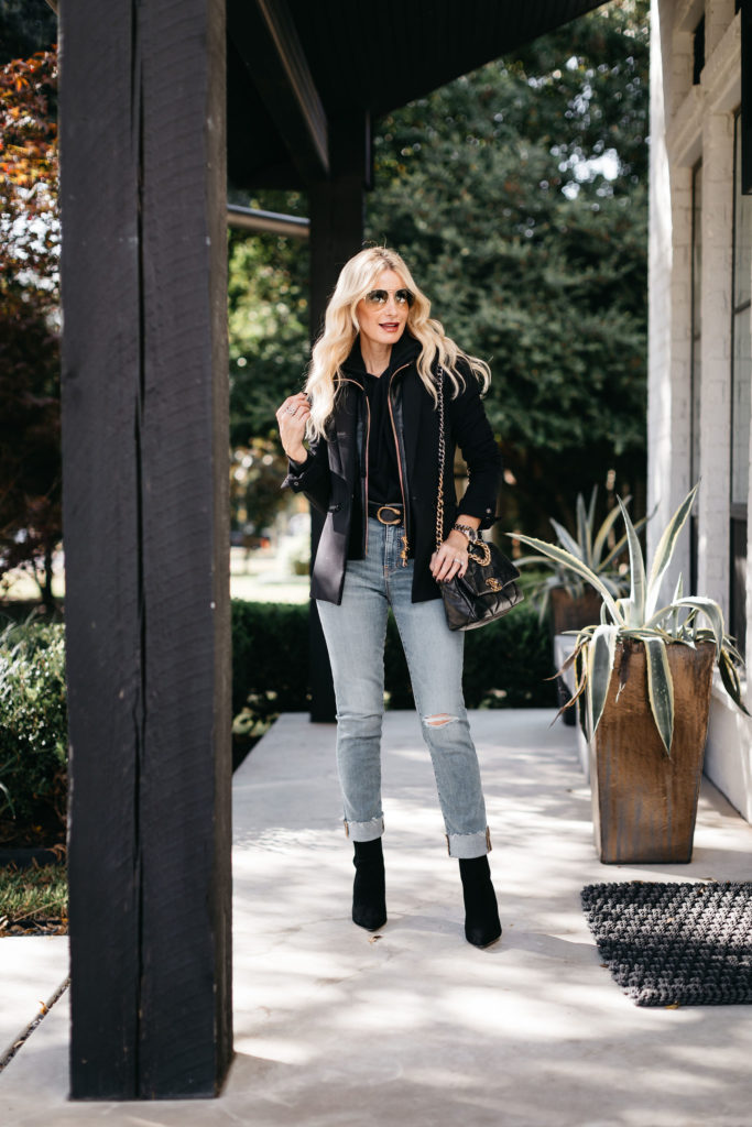 Dallas blogger wearing light wash denim and a black blazer 