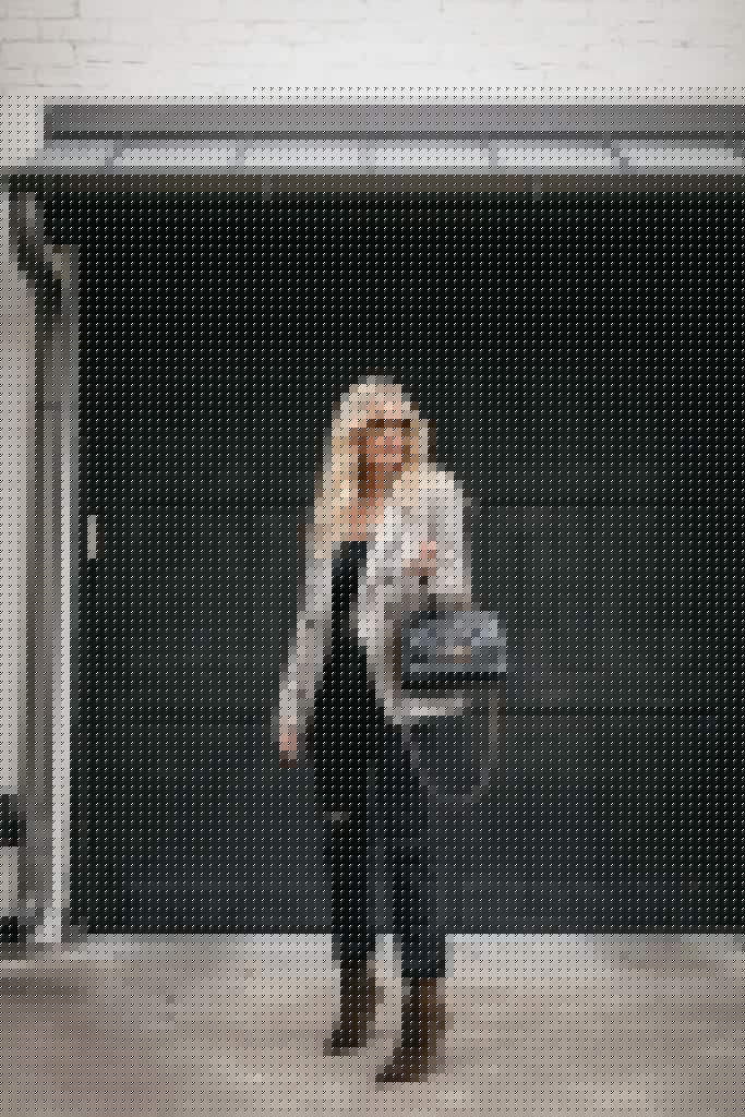 Dallas blogger wearing black denim and a Chanel handbag with a blazer by Veronica Beard