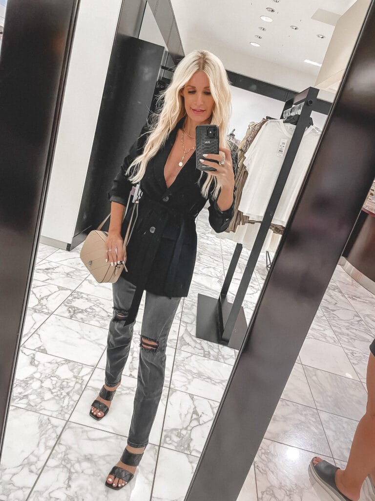Dallas blogger wearing a black Good American trench from the NSALE