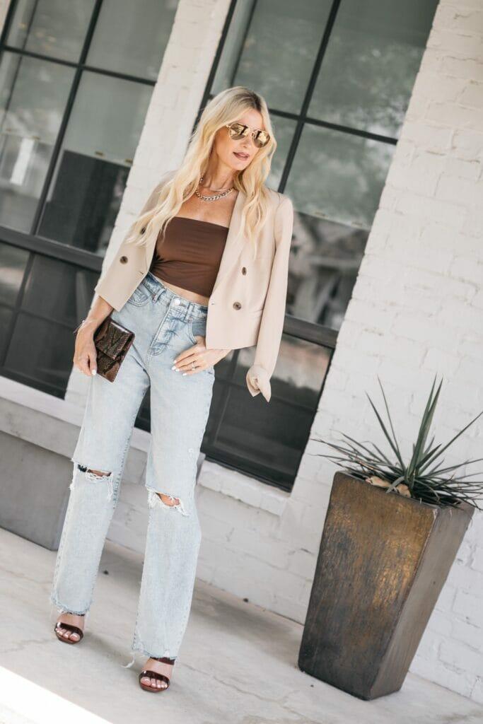 Dallas blogger wearing a neutral jacket and light wash denim