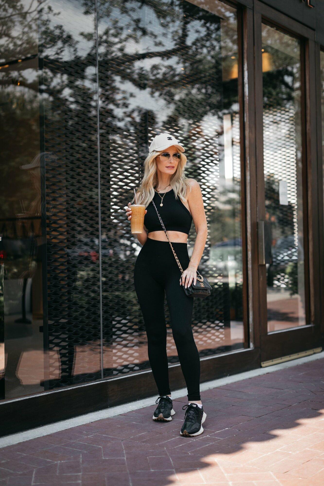 Dallas woman over 40 wearing best active wear part of the Nordstrom Anniversary Sale