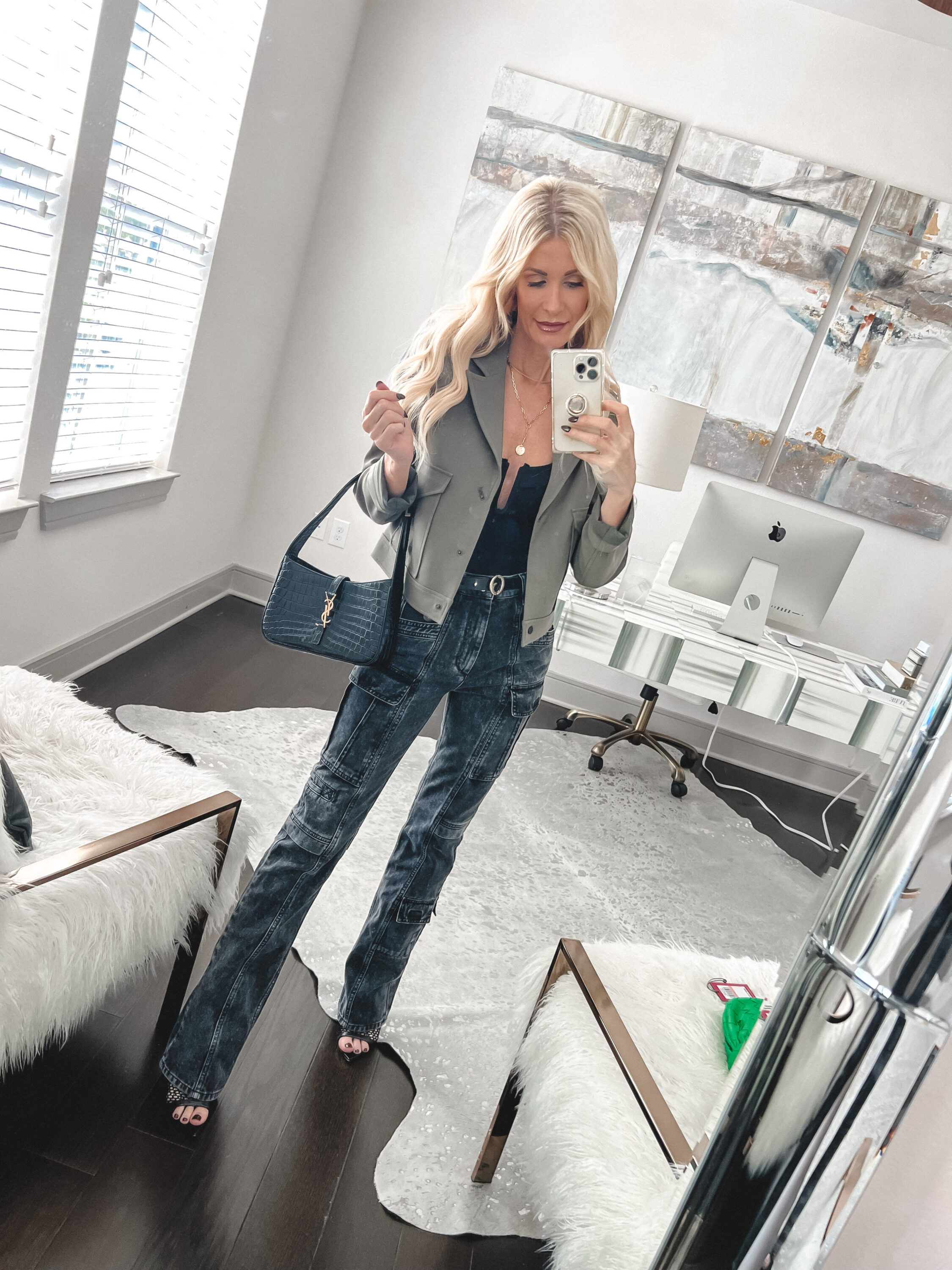 Over 40 Dallas fashion blogger wearing vince camuto blazer as one of October's best sellers.