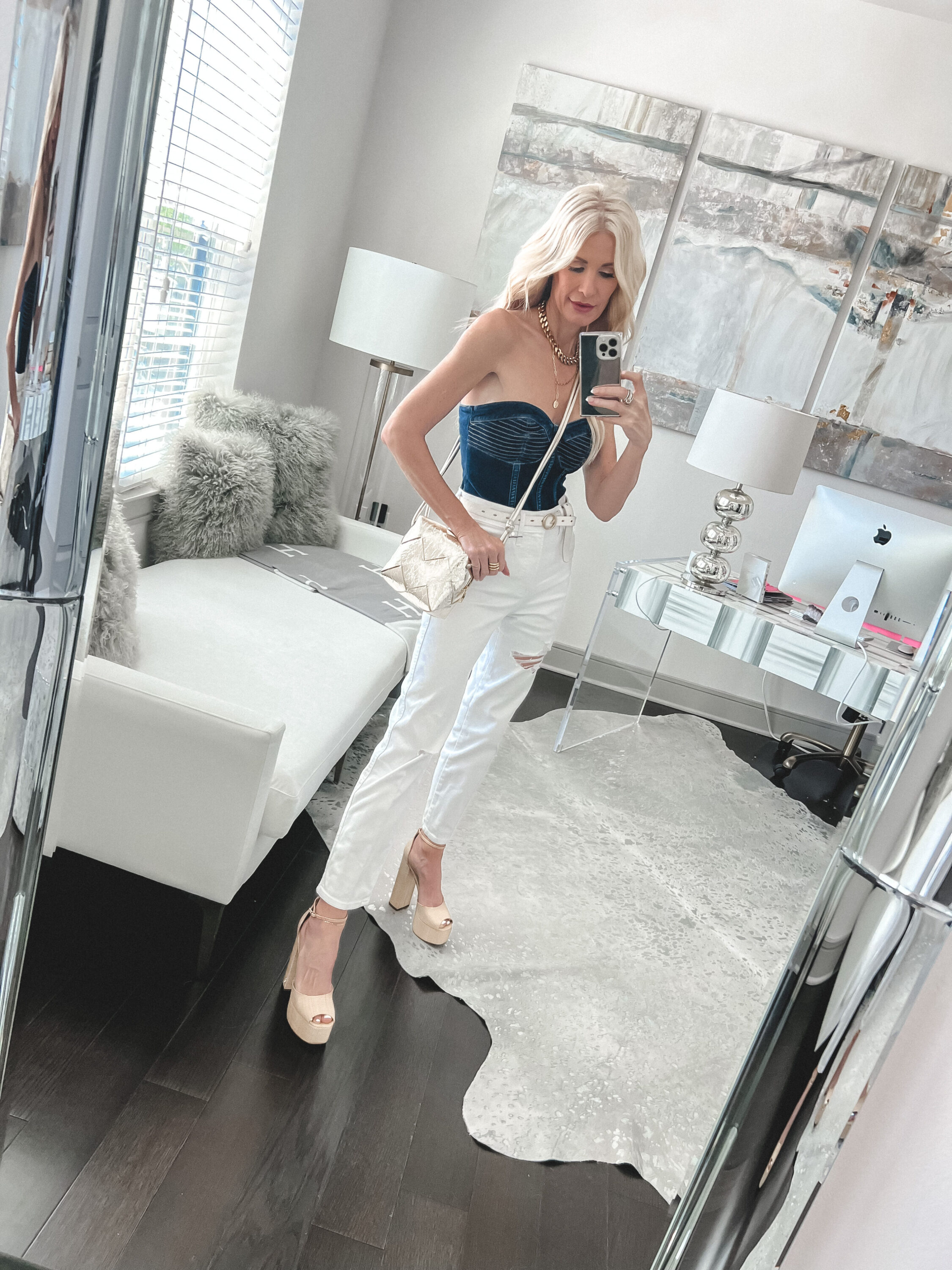 Dallas over 40 fashion influencer wears neutral raffia platforms with distressed white jeans and a denim croset top as one of the hottest shoe trend in 2023.