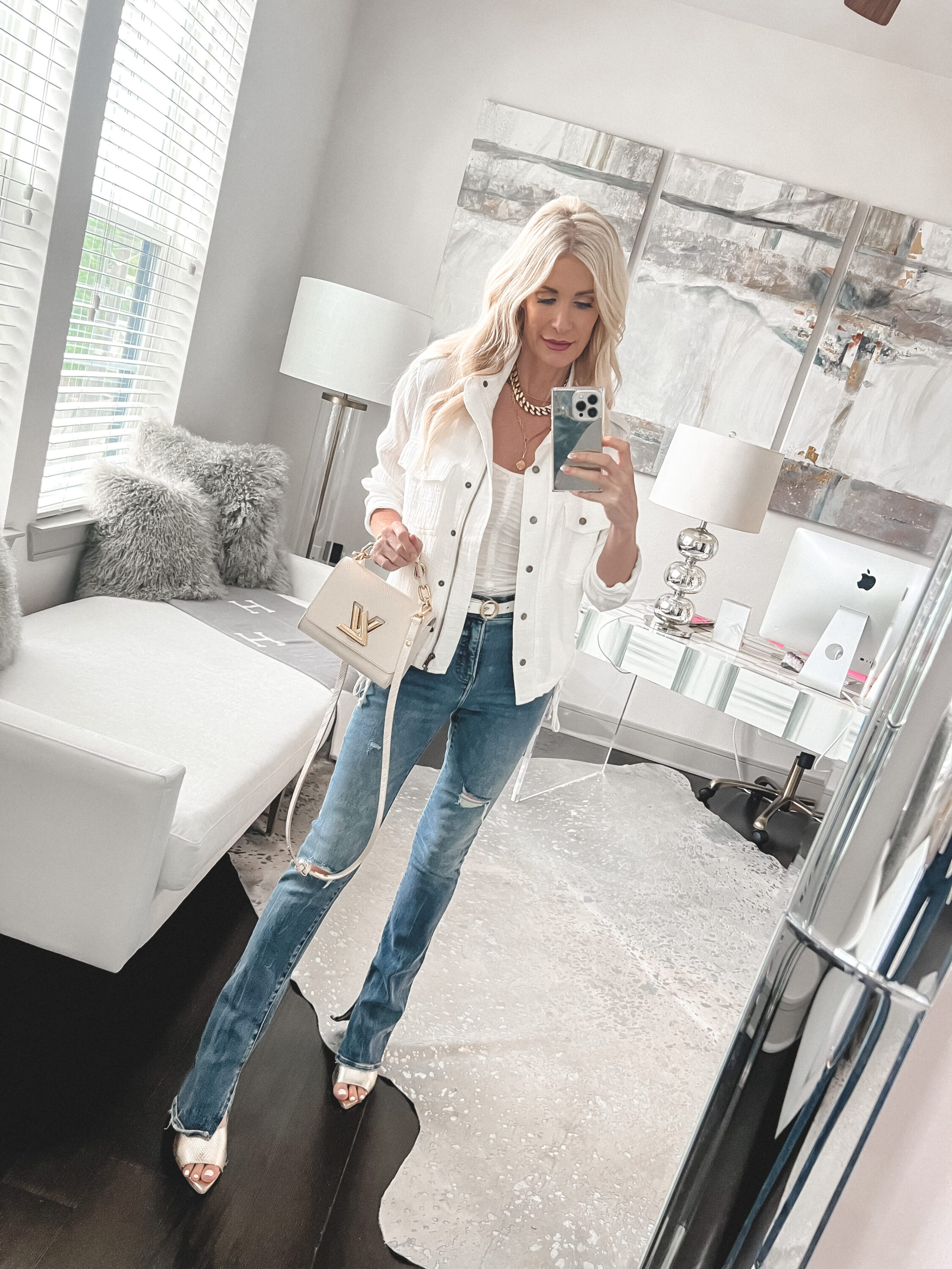 Dallas woman over 40 wearing skyscraper jeans as a pair of the most flattering denim for women over 40.