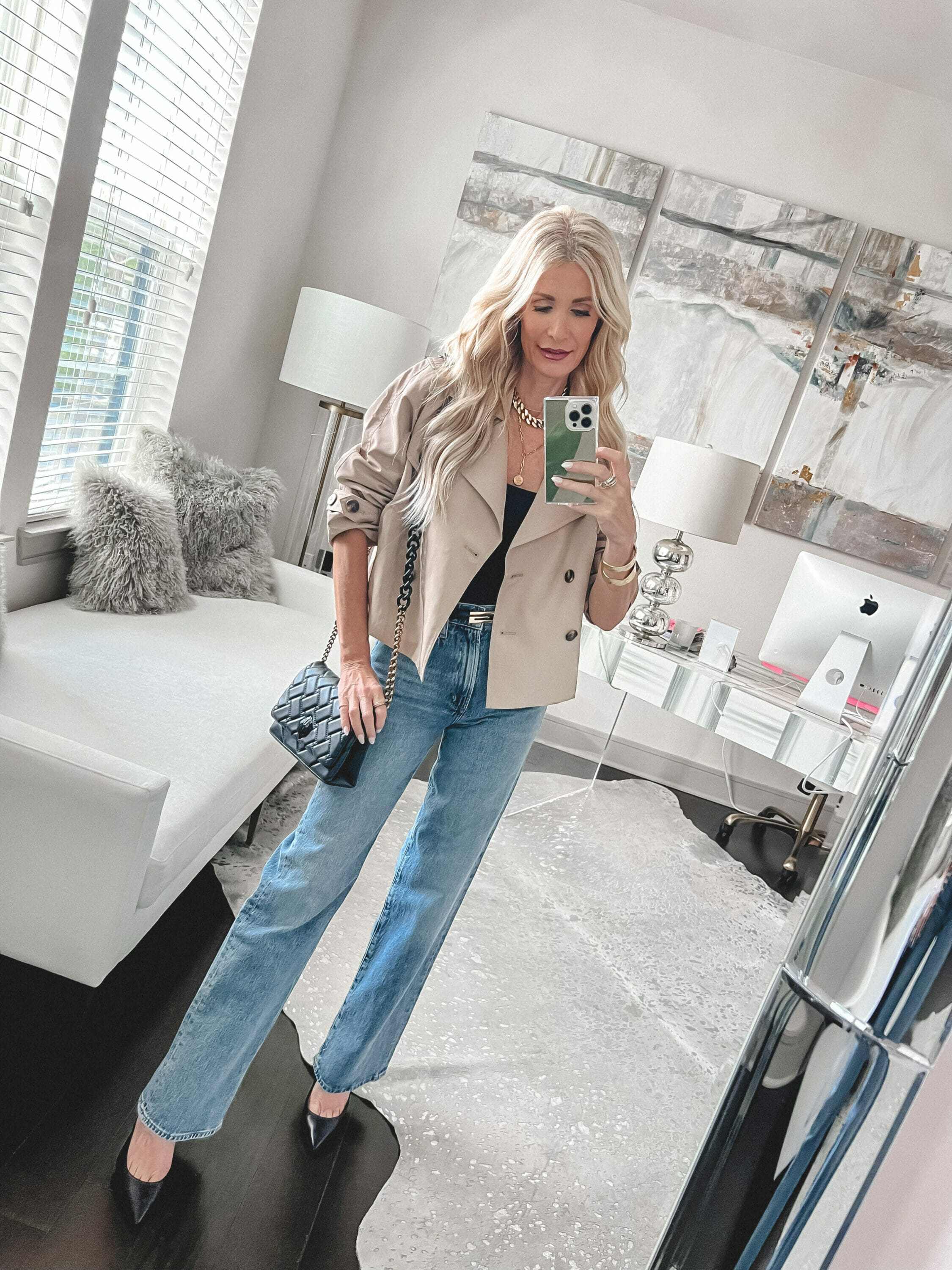 Dallas fashion stylist over 40 wearing a cropped trench coat with straight leg jeans and black heels.