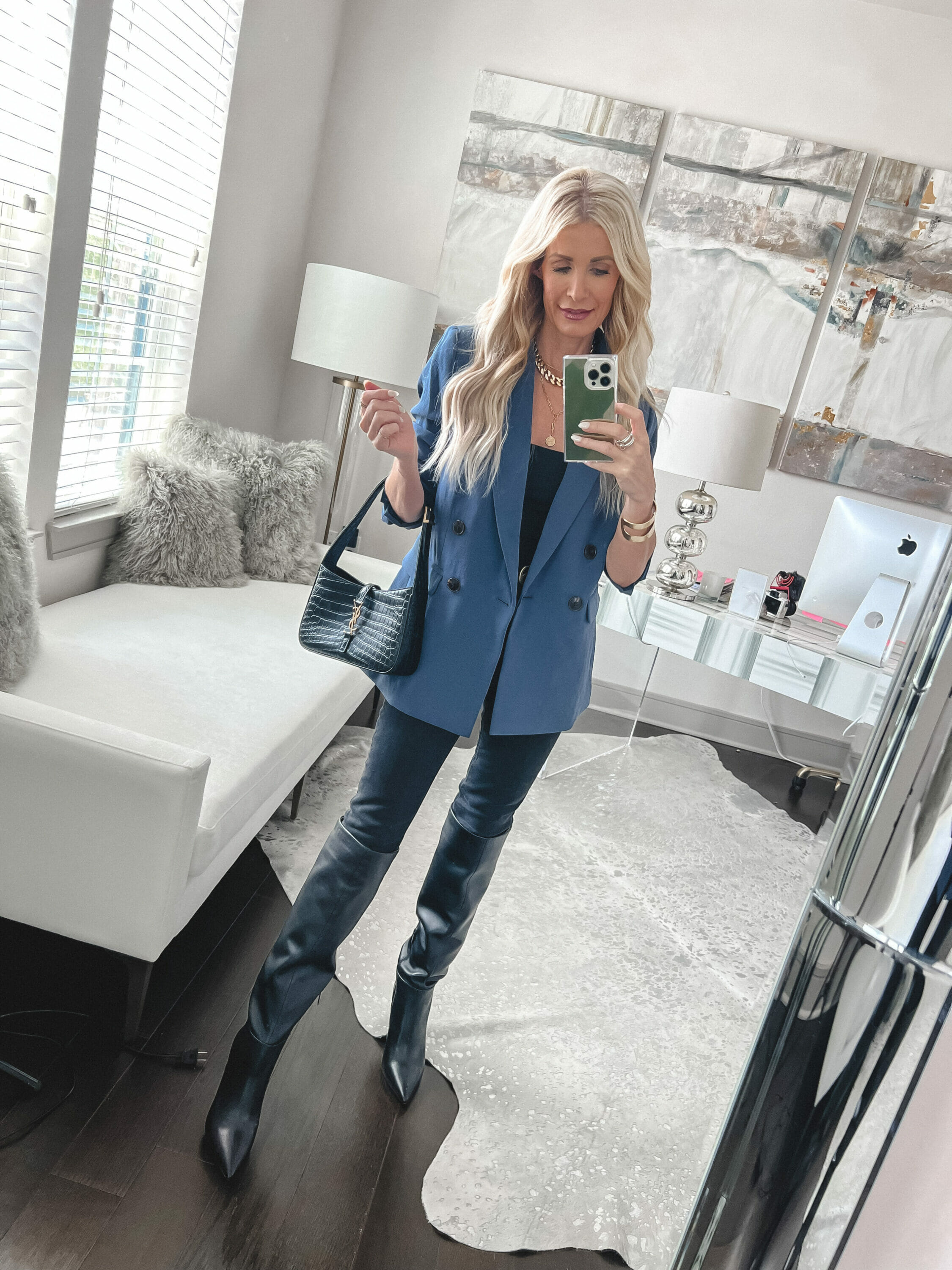 Dallas woman over 40 wearing slate blue blazer with black cropped jeans and boots as one of 5 blazer and jeans outfits.