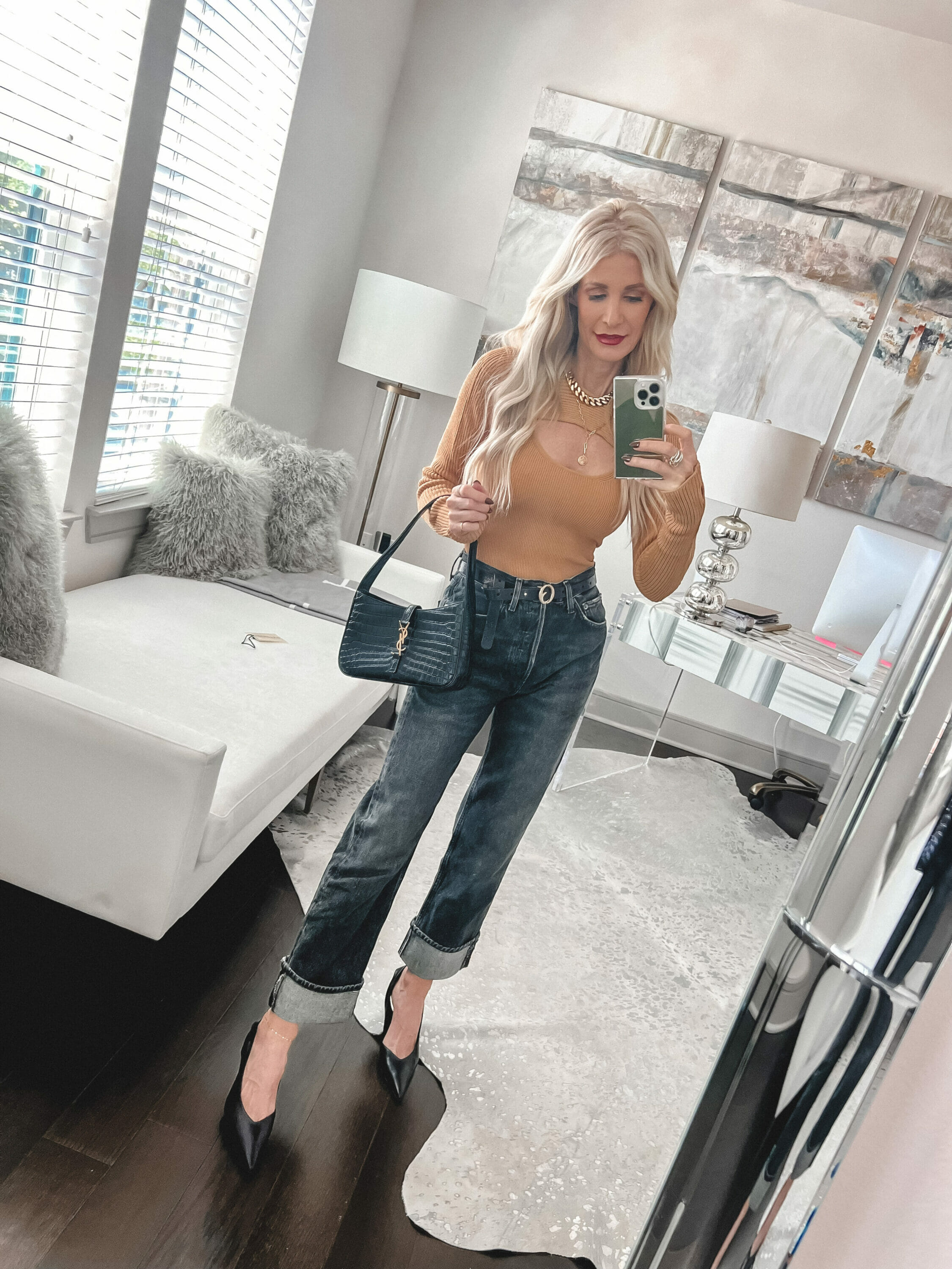 Over 40 fashion blogger from Dallas Texas wearing denim with no distressing as one the hottest fall fashion trends of 2023.