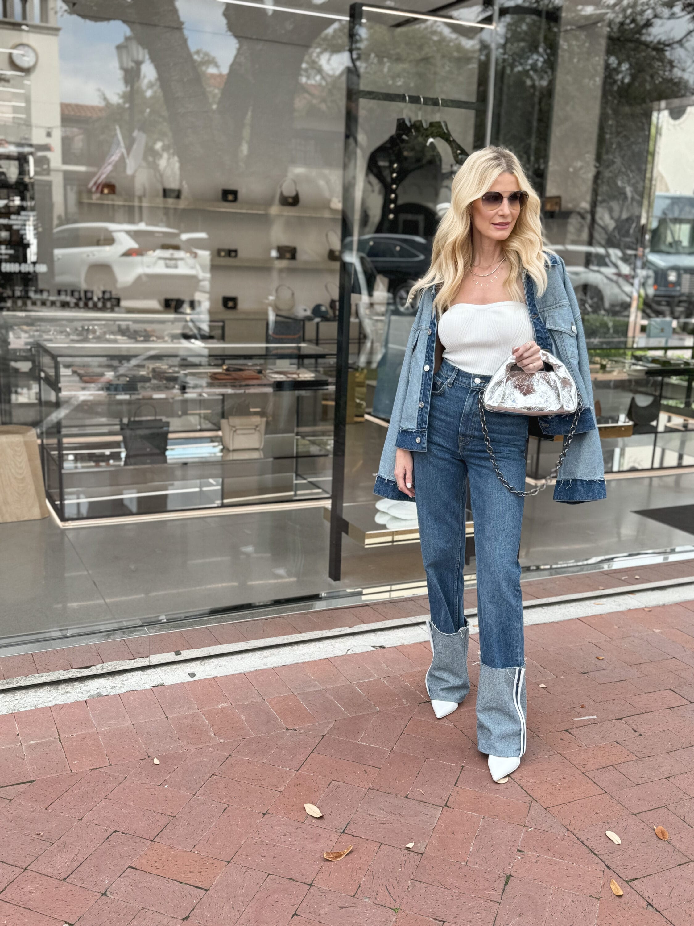 Over 40 fashion influence wearing GRLFRND cuffed with jeans with two toned denim jacket and white stilettos as one of 3 options for how to style cuffed denim.