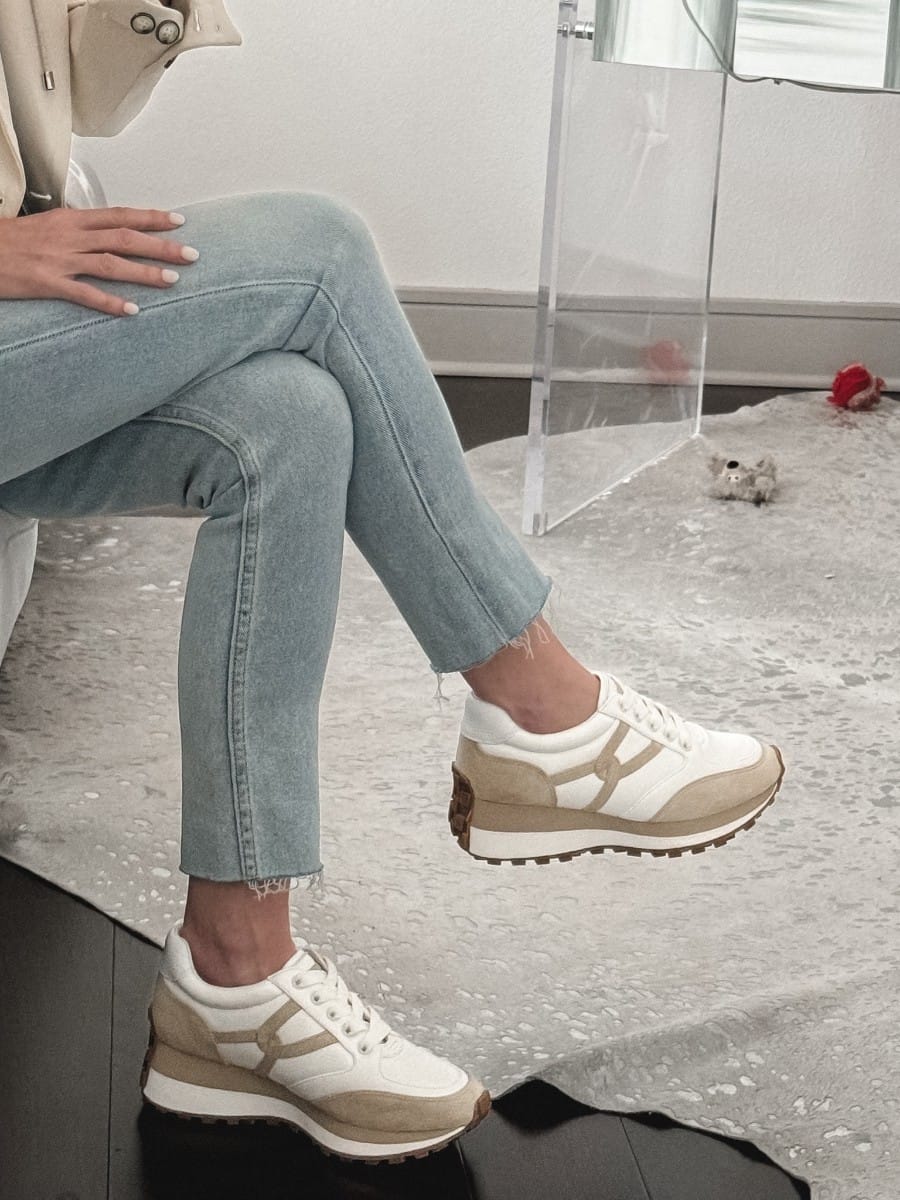 how to look chic in sneakers