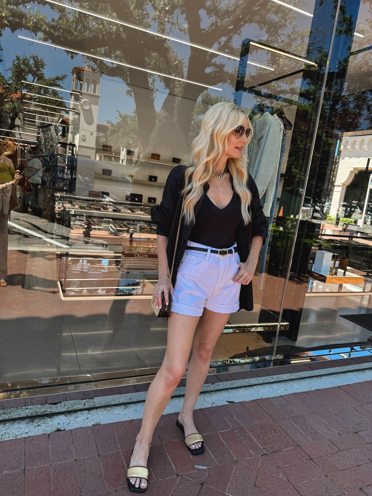 over 40 fashion blogger showing 5 chic way to style a button-down for summer.