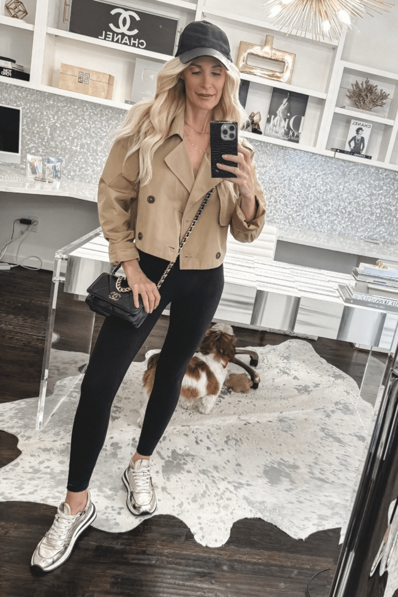 Dallas fashion influencer wearing the ultimate travel outfit of Vuori joggers and metallic sneakers.