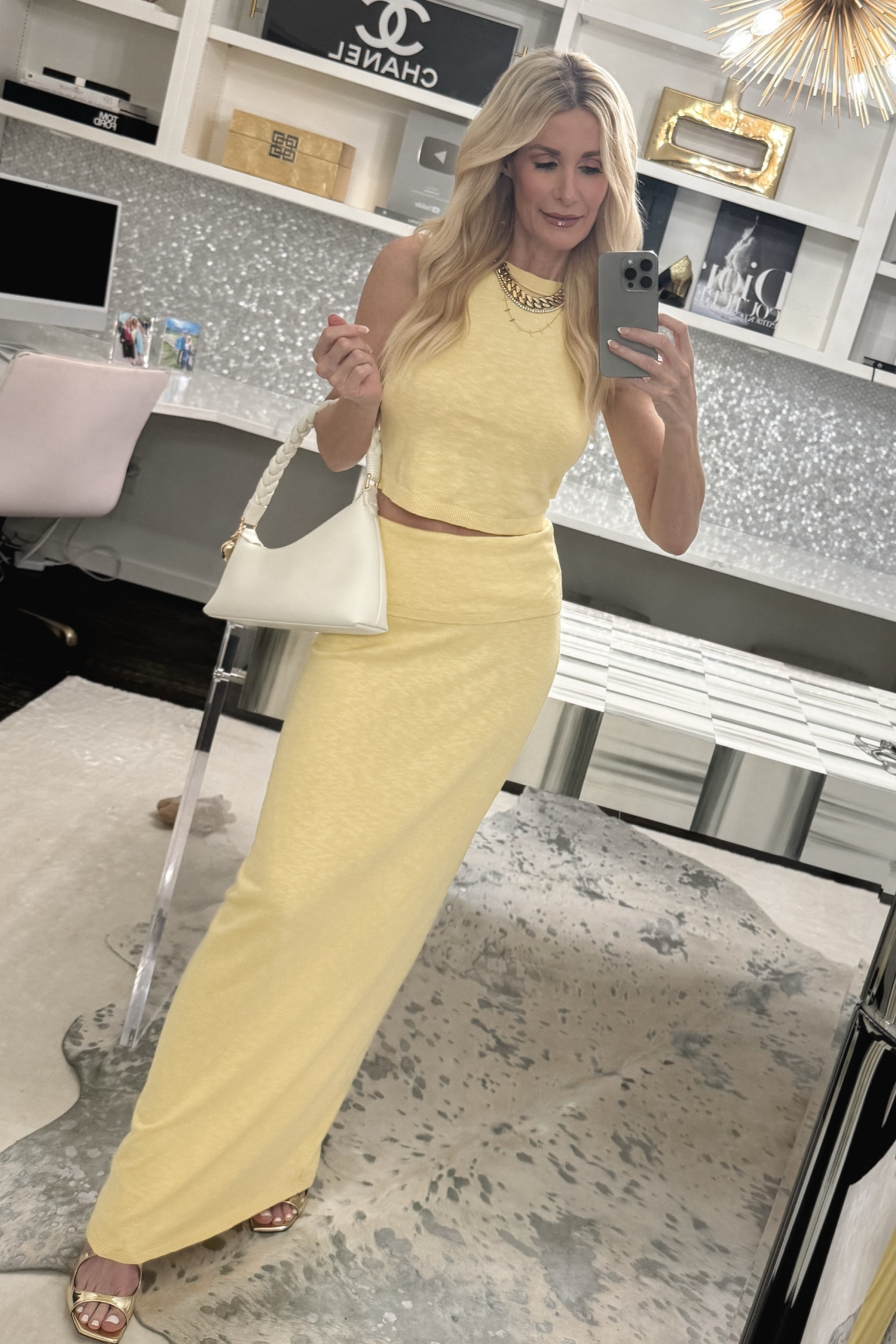 Over 40 fashion icon wearing butter yellow instead of mustard yellow which is one of 5 colors to avoid over 40.