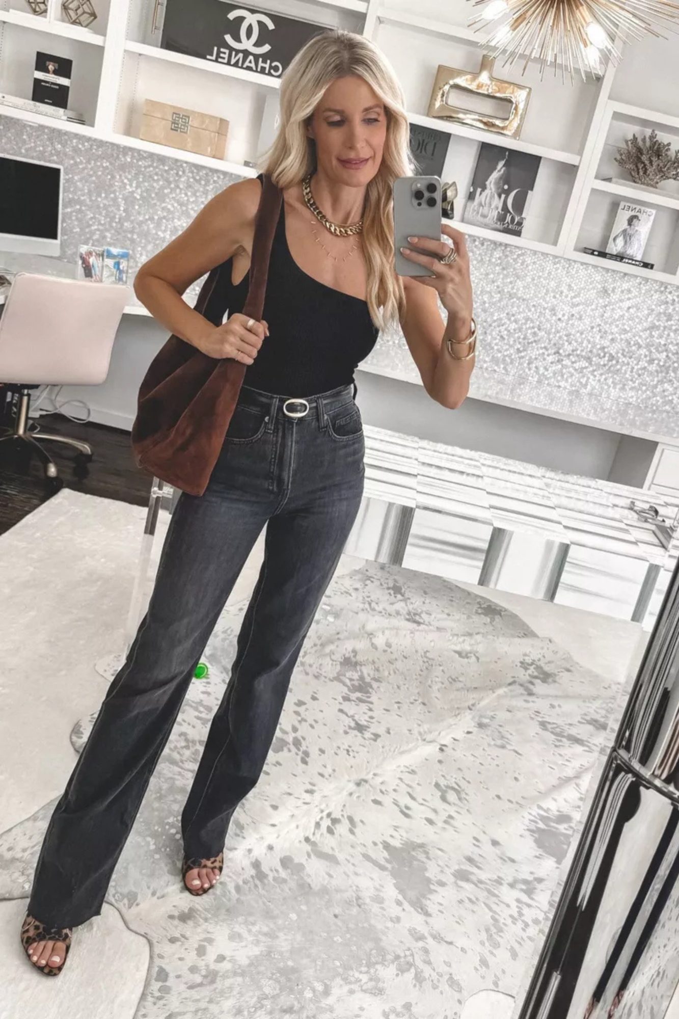 Over 40 fashion influencer wearing non-distressed denim with animal print heels as one of the Top 5 Fall Denim Trends 2025.